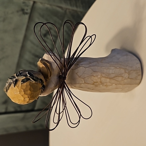 Willow Tree | Celebrate Figurine with Angel Wings by Susan Lordi - Picture 4 of 11